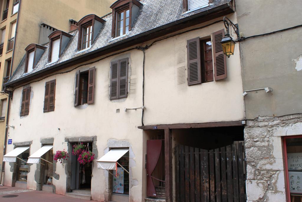 Au Calme En Vieille Ville - Proche Lac - Ambiance Esprit Brocante Annecy Bilik gambar